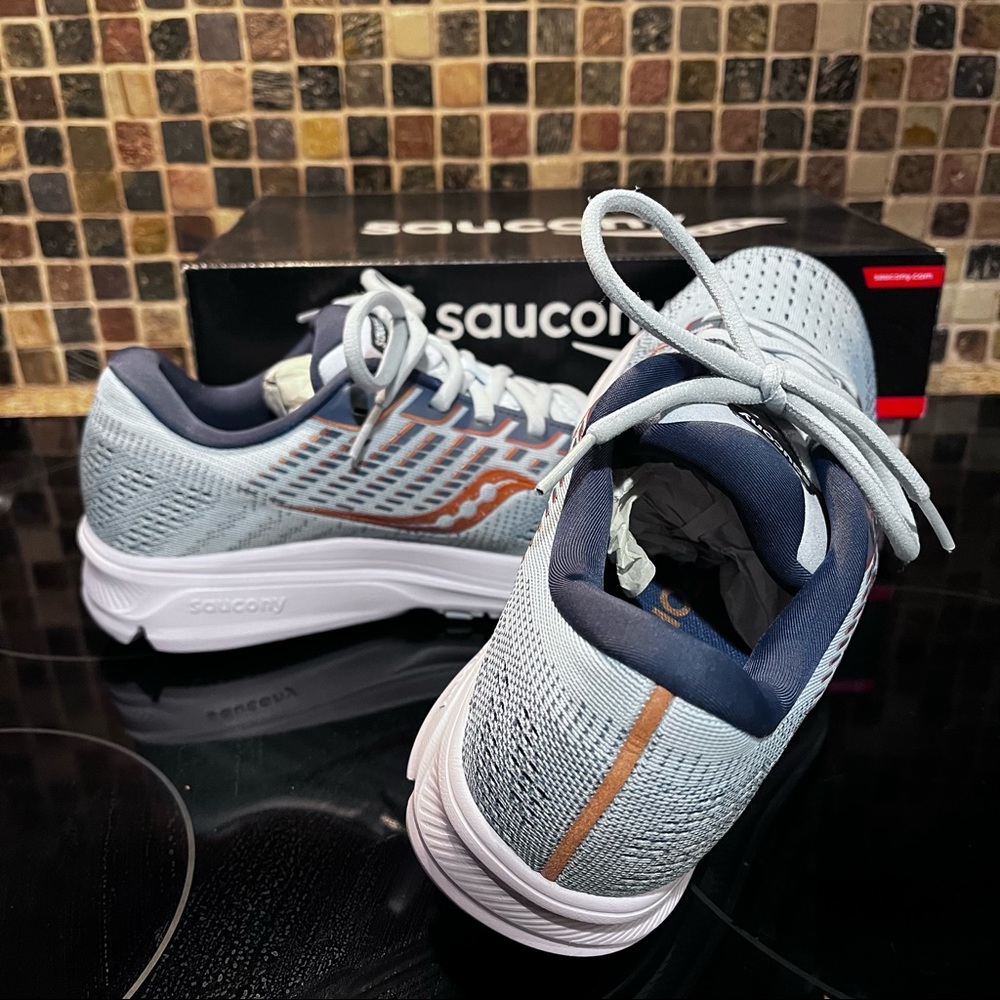 NEW STILL IN BOX Saucony Ride 13 Woman’s Sneakers